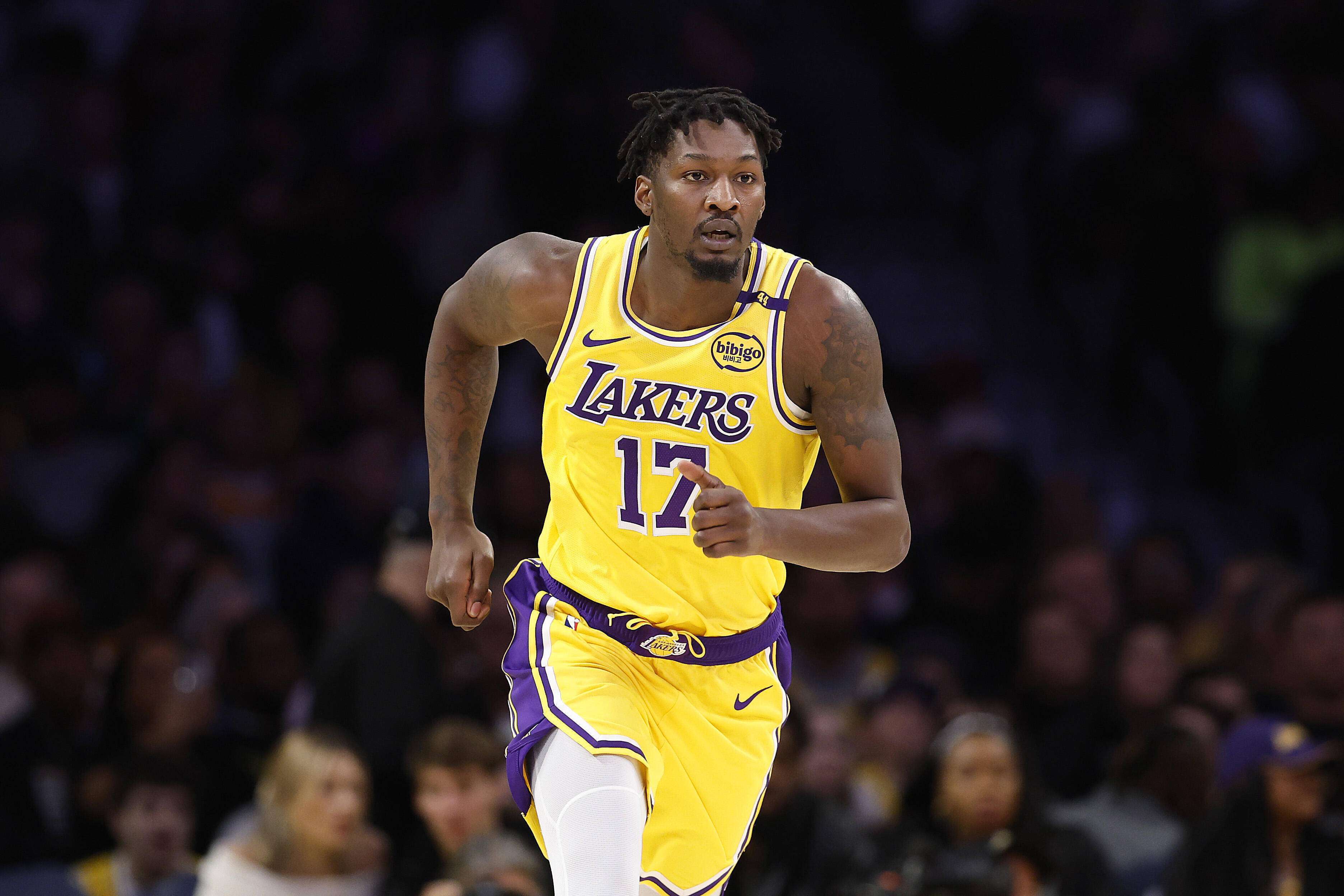 Leyu sports-包含洛杉矶湖人训练开放日，关键时刻防线松动引欢呼，亚冠在即，阵容厚度经受考验的词条-Leyu sports